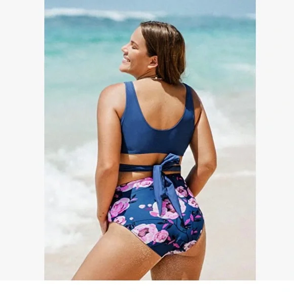 Woman’s Bikini - Picture 3 of 3